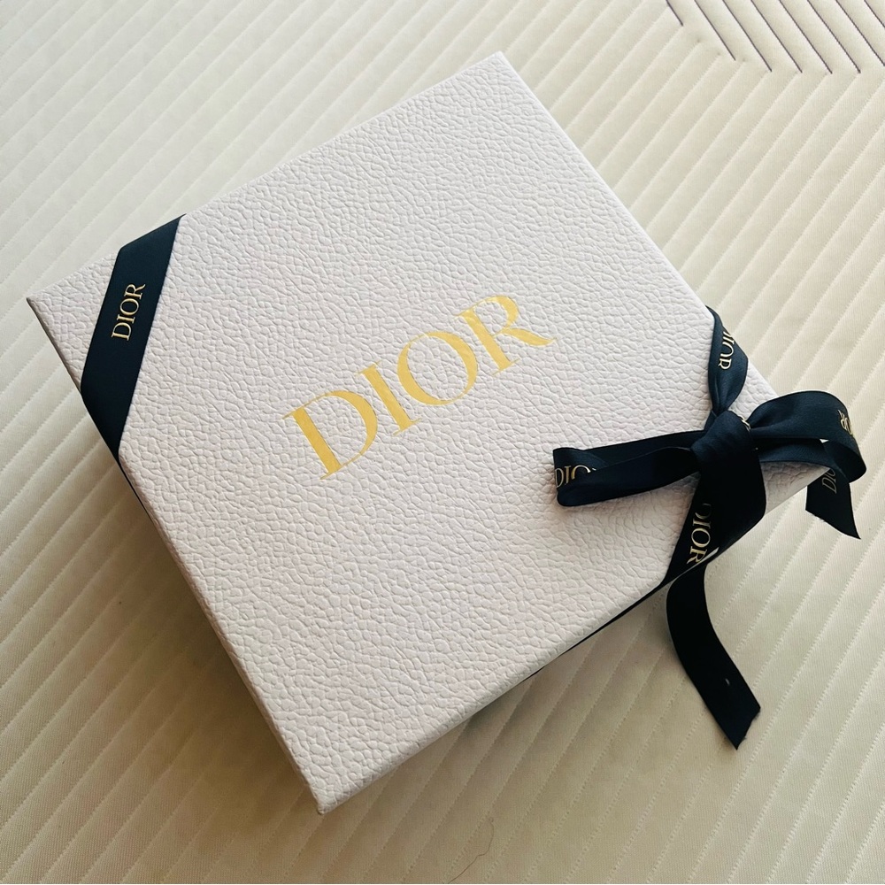 Christian Dior medium gift box!